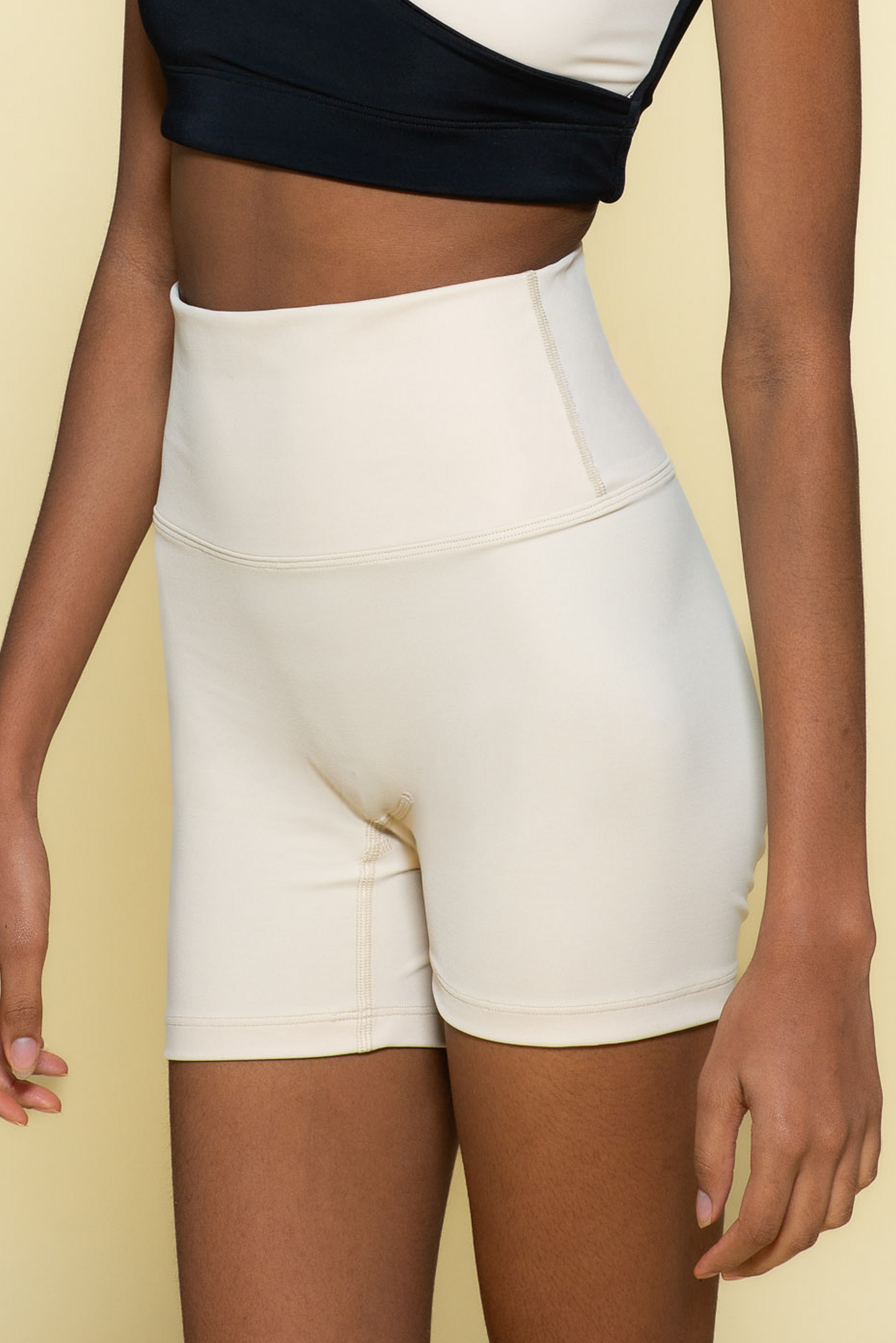 Creme Shorts